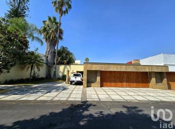 Casa · 959m² · 5 Recámaras · 4 Estacionamientos · Casa en Venta en Colinas de San Javier