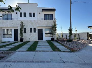Casa de 3 habitaciones, León · Casas con Terreno Grande en La Salida a San Pancho