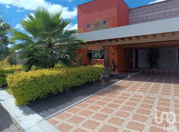 Casa · 750m² · 5 Recámaras · 6 Estacionamientos · Casa en Venta en Ampliación Huertas del Carmen, Querétaro.