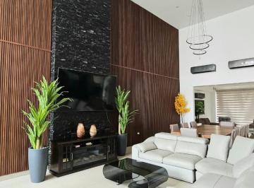 Casa · 360m² · 3 Recámaras · 2 Estacionamientos · Casa en Venta en Fraccionamiento Framboyanes