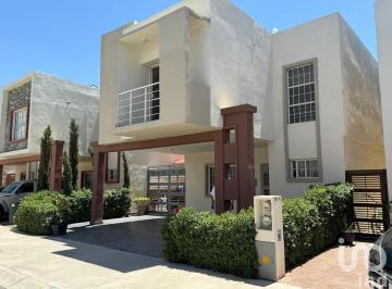 Casa · 145m² · 3 Recámaras · 2 Estacionamientos · Casa en Renta Amueblada Cerca de Consulado Americano y Puente Zaragoza