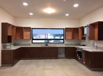 Casa · 500m² · 4 Recámaras · 3 Estacionamientos · Venta de Casa en Canterías Carretera Nacional.