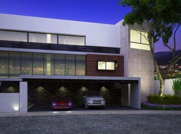 Casa · 730m² · 4 Recámaras · 4 Estacionamientos · Venta de Casa en Sierra Alta con Alberca 9no Sector.