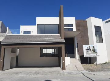 Casa · 646m² · 4 Recámaras · 3 Estacionamientos · Casa en Venta en Sierra Alta 9no Sector