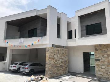 Casa · 350m² · 3 Recámaras · 3 Estacionamientos · Venta de Casa a Estrenar en Valle Poniente.