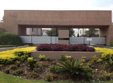 Casa · 900m² · 5 Recámaras · 5 Estacionamientos · Venta de Casa en La Joya Zona Cararetera Nacional