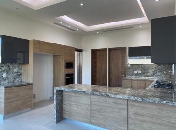 Casa · 360m² · 4 Recámaras · 3 Estacionamientos · Casa Venta - Renta Zona Valle Poniente