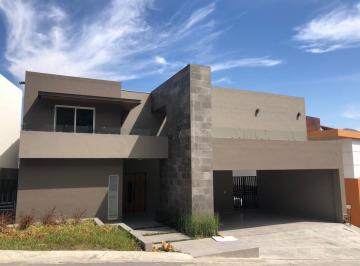 Casa · 487m² · 3 Recámaras · 2 Estacionamientos · Venta de Casa a Estrenar en La Toscana Carretera Nacional.