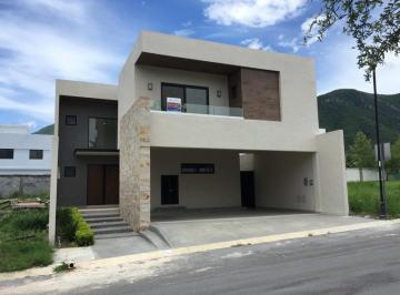 Casa · 388m² · 3 Recámaras · 3 Estacionamientos · Venta de Casa a Estrenar en Valles de Cristal Carretera Nacional.