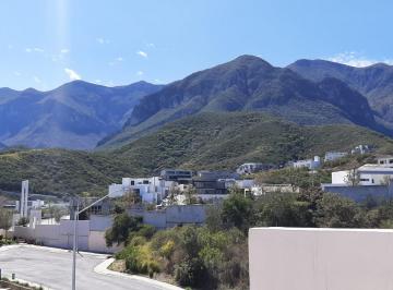 Casa · 552m² · 4 Recámaras · 3 Estacionamientos · Venta de Casa en Sierra Alta 9o Sector Estrena