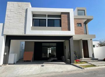 Casa · 450m² · 4 Recámaras · 3 Estacionamientos · Venta de Casa a Estrenar Llave en Mano en Carolco