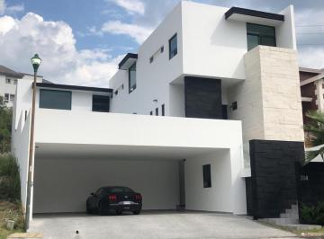 Casa · 518m² · 3 Estacionamientos · Venta de Casa en Bosques de Los Olivos, Bosques de Valle Alto