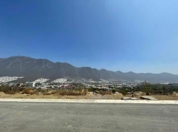 Casa · 730m² · 4 Recámaras · 3 Estacionamientos · Venta de Casa en Loma Bonita
