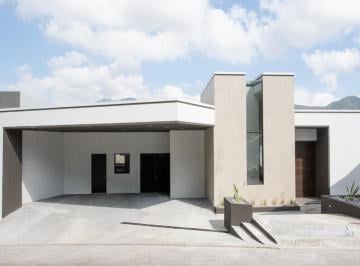 Casa · 545m² · 3 Recámaras · 3 Estacionamientos · Venta de Casa en La Toscana