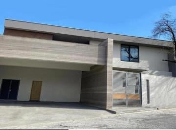 Casa · 573m² · 3 Recámaras · 3 Estacionamientos · Venta de Casa a Estrenar en Lomas del Valle