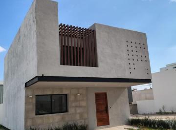 Casa · 160m² · 2 Estacionamientos · Casa en Fraccionamiento Cañadas del Lago