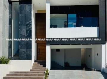 Casa · 250m² · 4 Recámaras · 4 Estacionamientos · Casa en Venta con Recámara en Planta Baja Bosque Real $7,900,000