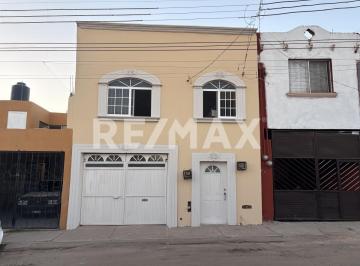 Casa · 224m² · 4 Recámaras · Casa en Venta con 2 Unidades Rentables en Calle Luna Barrio de Analco - (4)