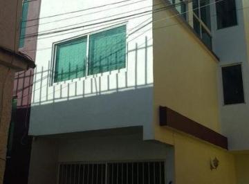 Casa · 259m² · 4 Recámaras · 2 Estacionamientos · Increíble Casa en Renta en El Corazón de La del Valle