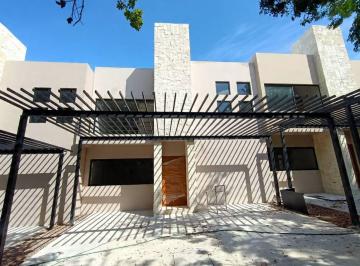 Casa · 162m² · 3 Recámaras · 2 Estacionamientos · Casas de Lujo 3 Recamaras en Venta con Piscina Privada – Zona Sur de Playa del Carmen