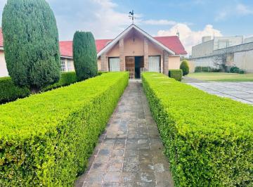 Casa · 1855m² · 3 Recámaras · 4 Estacionamientos · Casa en Venta Toluca