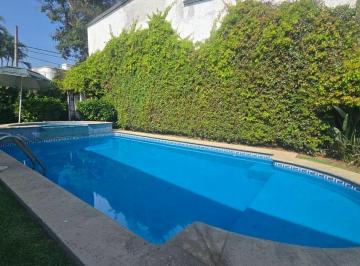 Casa · 635m² · 8 Recámaras · 5 Estacionamientos · Casa - Fraccionamiento Lomas de Cuernavaca