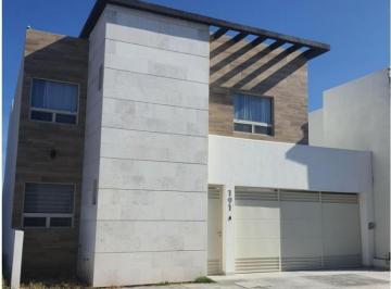 Casa · 308m² · 4 Recámaras · Casa en Fraccionamiento La Escondida