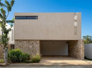 Casa · 313m² · 3 Recámaras · 2 Estacionamientos · Casa Residencial en Venta en Mérida