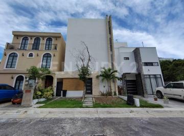 Casa · 264m² · 7 Recámaras · 2 Estacionamientos · Casa en Puerto Morelos en Venta