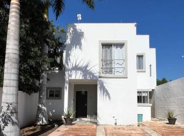 Casa de 2 habitaciones, Conkal · Bonita Casa en Venta en Privada, en Fracc. Paseos del Mayab, Conkal
