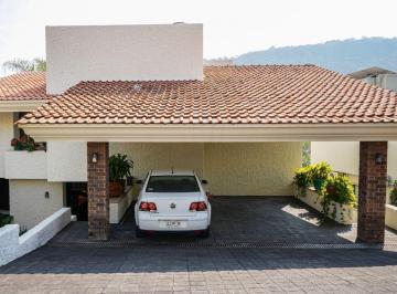Casa · 690m² · 4 Recámaras · 4 Estacionamientos · Hermosa Casa en Venta en Las Cañadas