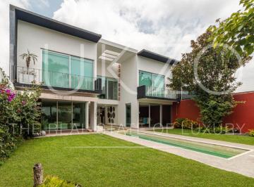 Casa de 3 habitaciones, Cuernavaca · Casa de Lujo con 507 m² Superficie de Terreno, 3 Recámaras en Venta en Real de Tetela