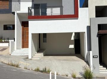 Casa · 257m² · 4 Recámaras · 2 Estacionamientos · Casa en Rincon de La Mora