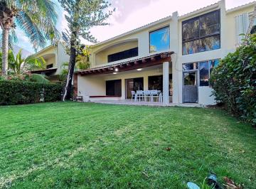 Casa · 400m² · 3 Recámaras · 2 Estacionamientos · Casa en Renta en Isla Dorada Zona Hotelera
