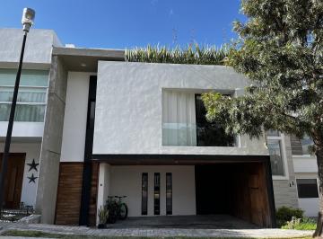 Casa · 347m² · 3 Recámaras · 2 Estacionamientos · Casa en Venta en Lomas de Angelopolis II, Parque Santo Domingo, Puebla.