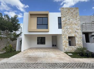 Casa · 350m² · 4 Recámaras · 2 Estacionamientos · Venta de Casa en Cholul Merida Yucatan
