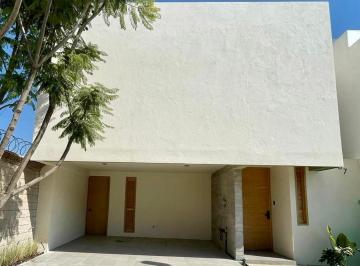 Casa · 242m² · 2 Recámaras · 2 Estacionamientos · Casa en Venta en Lomas de Angelopolis III, Cascatta, Puebla.