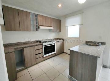 Casa · 117m² · 3 Recámaras · 2 Estacionamientos · Sonterra Casa de Dos Niveles en Venta Rah724