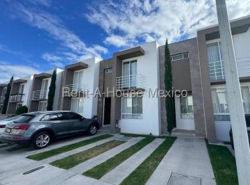 Casa · 106m² · 3 Recámaras · 2 Estacionamientos · Zakia Casa de 3 Recamaras en Venta Rah1499