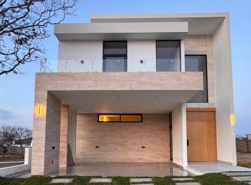 Casa · 335m² · 4 Recámaras · 2 Estacionamientos · Casa El Cielo Parque Residencial