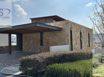 Casa · 3 Recámaras · 3 Estacionamientos · Kl/ Renta Hermosa Casa en Altozano, Queretaro.