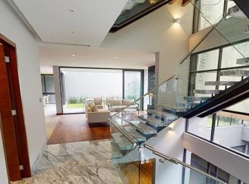 Casa · 692m² · 3 Recámaras · 4 Estacionamientos · Residencia en Venta en un Exclusivo Conjunto Al Sur de La Ciudad