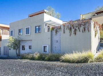 cbde92cfc6d851b2cc3ee078f67506d49f1688d781986fe6d625ed907ee434fc · Casa en Venta con Rooftop y Ambueblada Cerca del Centro de San Miguel de Alle