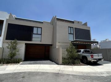 Casa en condominio · 230m² · 4 Recámaras · 2 Estacionamientos · Casa en Venta en Nuevo Refugio, Querétaro