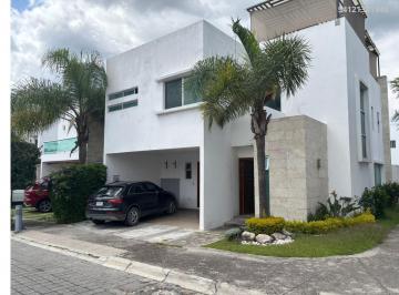 Casa · 278m² · 5 Recámaras · 2 Estacionamientos · Casa en Fraccionamiento Lomas de Angelópolis