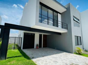 Casa · 238m² · 3 Recámaras · 2 Estacionamientos · Casa en Venta en Los Pinos Campestre Zapopan Jalisco