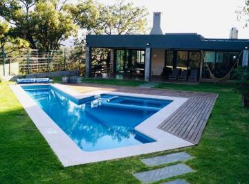 Casa · 1419m² · 4 Recámaras · 4 Estacionamientos · Casa en Venta en Pinar de La Venta Zapopan, Jalisco