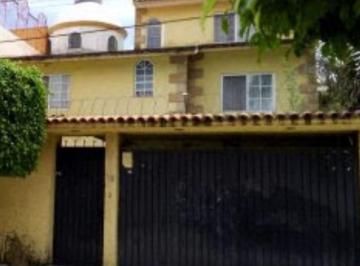 Casa de 3 habitaciones, Cuernavaca · Casa en Venta Sola Amplia 5 Recamaras