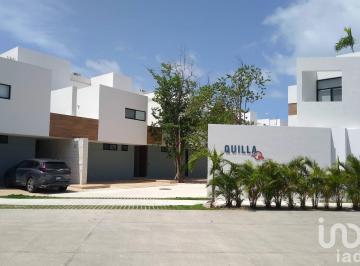 Casa · 117m² · 3 Recámaras · 2 Estacionamientos · Casa en Renta a Cinco Minutos de Playa Xcalacoco