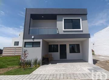 Casa · 169m² · 3 Recámaras · 2 Estacionamientos · Oportunidad: Casa en Venta, Fracc. Monterreal, Exclusivo Fraccionamiento Privado